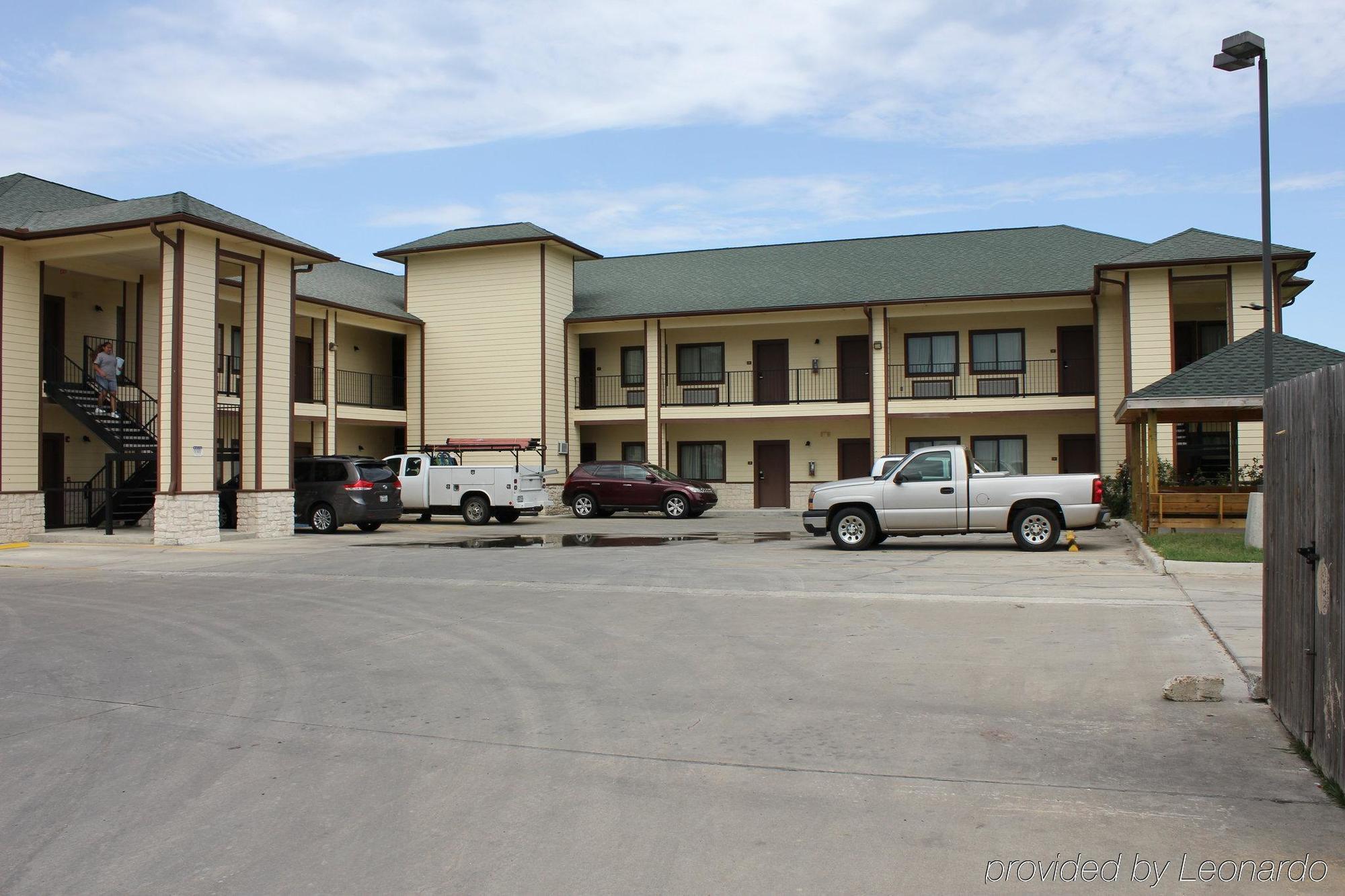 Lone Star Inn And Suites Victoria Exterior photo