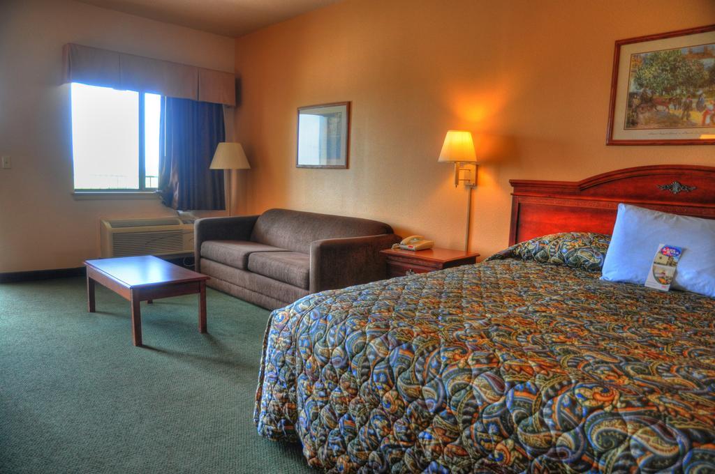Lone Star Inn And Suites Victoria Exterior photo