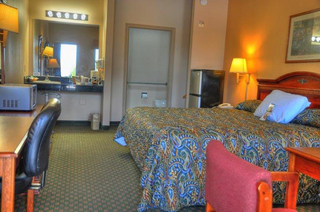 Lone Star Inn And Suites Victoria Exterior photo