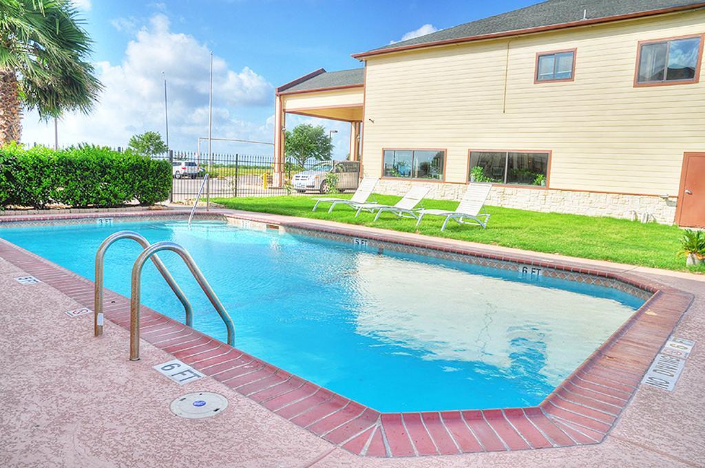 Lone Star Inn And Suites Victoria Exterior photo