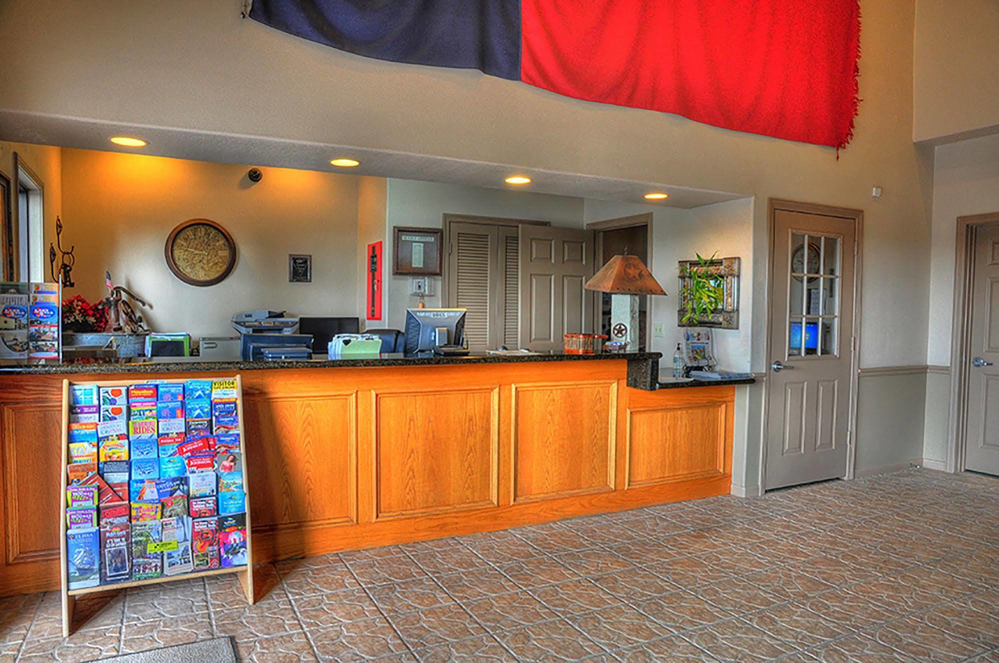 Lone Star Inn And Suites Victoria Exterior photo